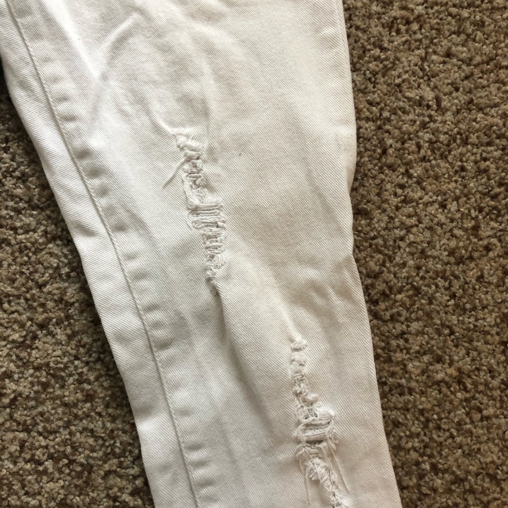 Distressed RVCA white jeans - Picture 3 of 4